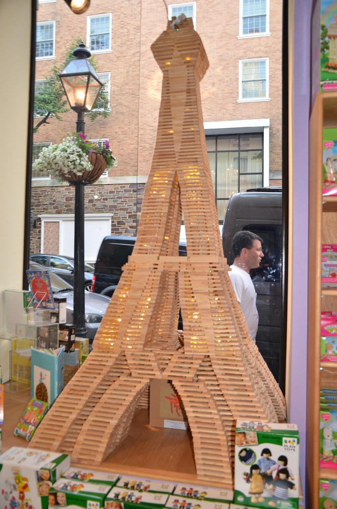 Eiffel Tower Made Out Of Kapla Blocks | In A Toy Store intérieur Tuto Kapla Tour Eiffel