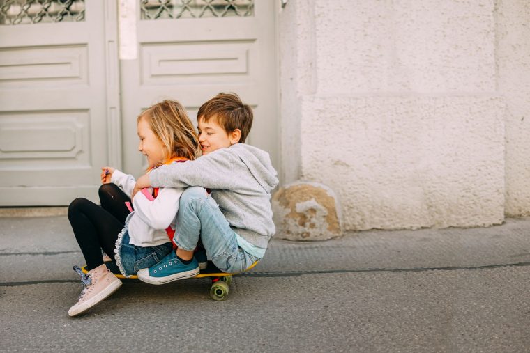 54 Tolle Bewegungsspiele Für Kinder: Für Drinnen & Draußen tout Bewegungsspiele Kinder