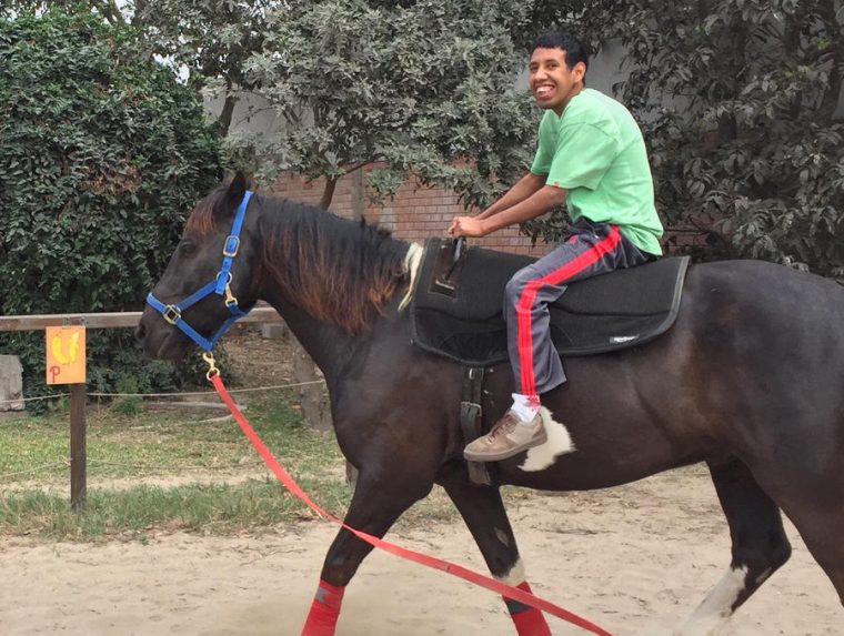 Arbeit Mit Pferden: Reiten Als Soziale Therapie In Peru intérieur Down Syndrom Sozialverhalten