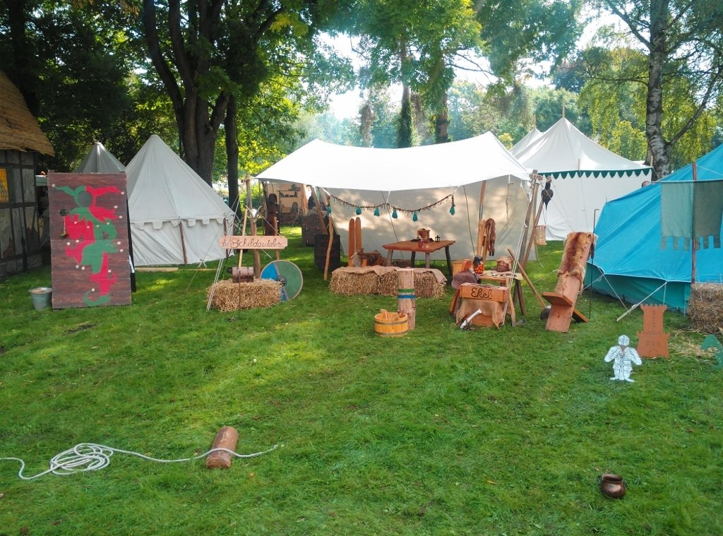 Das Sehusafest - Norddeutschlands Größtes Historienfest serapportantà Mittelalterliche Kinderspiele