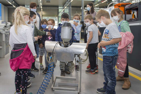 Erlebnis Technik – Die Kleinen Leuchtkäfer | Festo Lernzentrum pour Experimente Mit Vorschulkindern