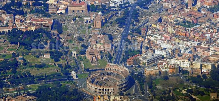 Luftaufnahme Rom – Kolosseum – Amphitheater Der Römischen dedans Information Über Italien