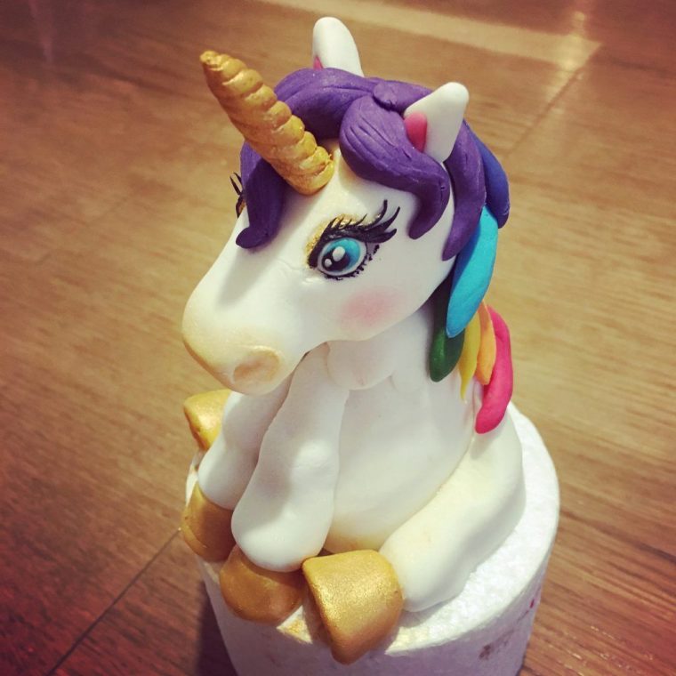 Modelage De Licorne En Pâte À Sucre (Tuto Complet Sur Mon avec Noeud En Pate A Sucre