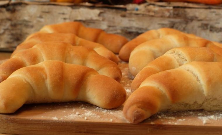 Softe Dinkel Hörnchen Und So Schnell Gemacht! | Süße encequiconcerne Süße Brötchen Backen