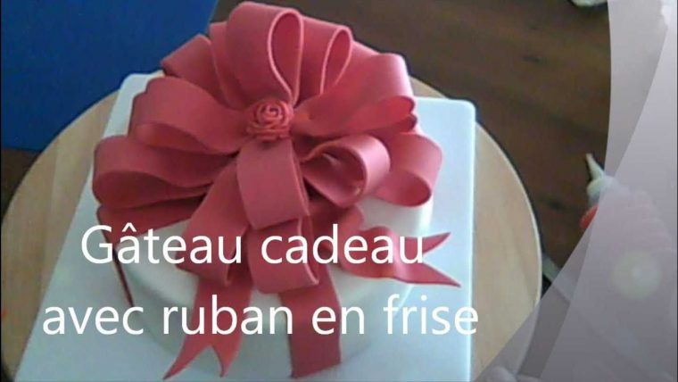 Tutoriel De Frise Ruban En Pâte À Sucre Pour Gâteau Décoré destiné Noeud En Pate A Sucre