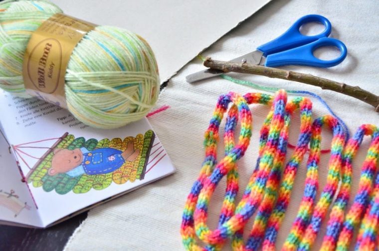 Diy: Strickliesel-Hängematte – Diy – Baby, Kind Und Meer intérieur Was Kann Man Mit Kindern Basteln