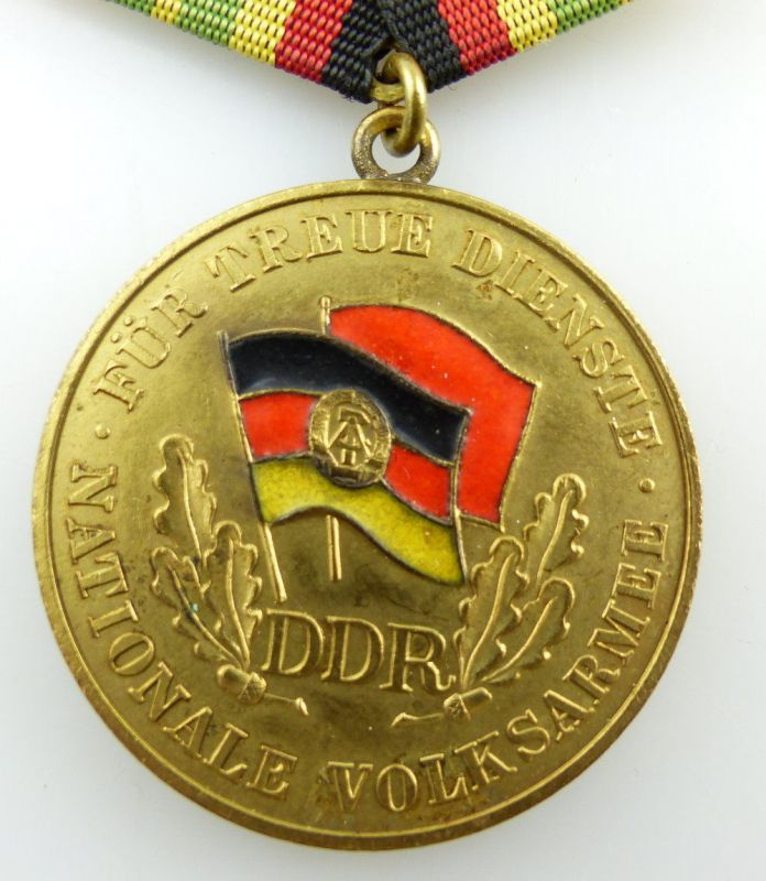 #E3205 Ddr Medaille Für Treue Dienste In Der Nva In Gold destiné Medaille Für Kinderolympiade