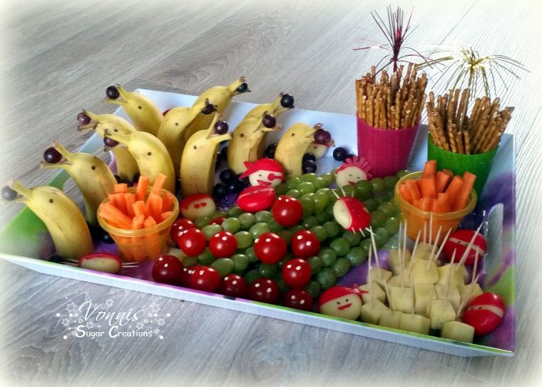 Kindergarten Dolphin Grapes Caterpillar Cheese Tomato Salt à Kindergeburtstag Essen Fingerfood