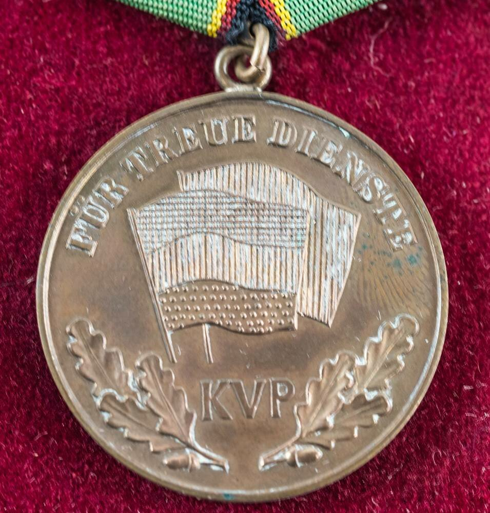 Medaille &quot;Für Treue Dienste Kvp&quot; | Ddr Museum Berlin intérieur Medaille Für Kinderolympiade