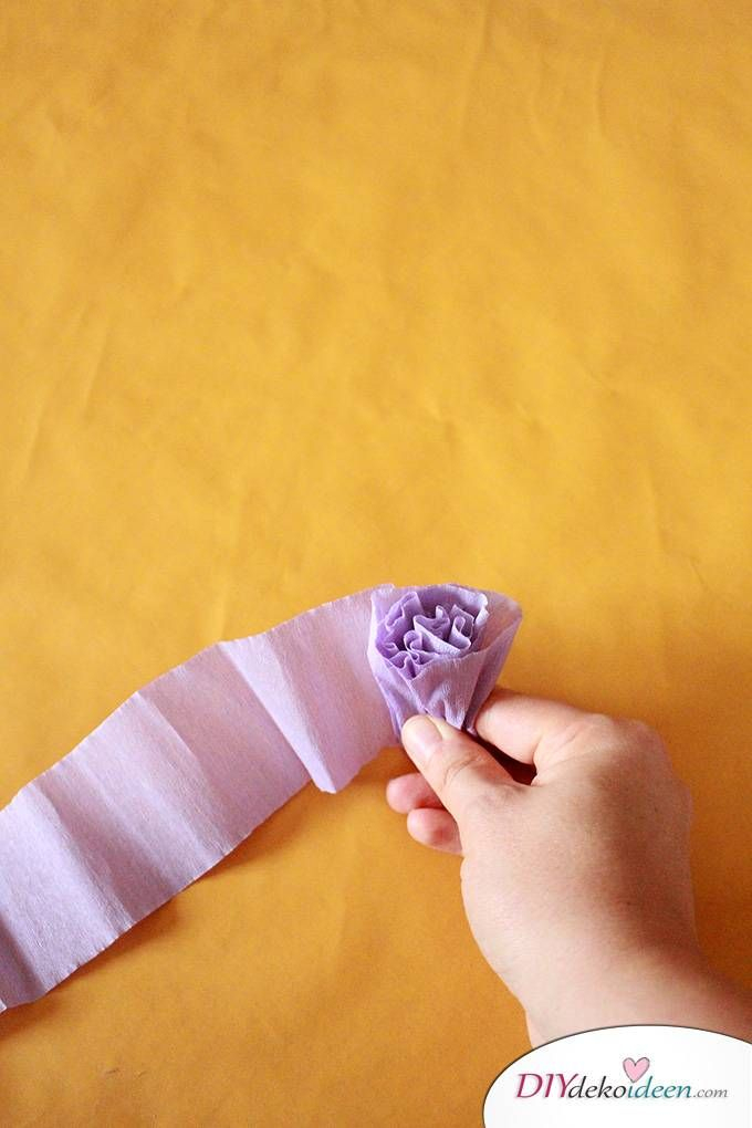 Spielerisch Rosen Basteln Mit Krepppapier - Diy destiné Krepppapier Basteln