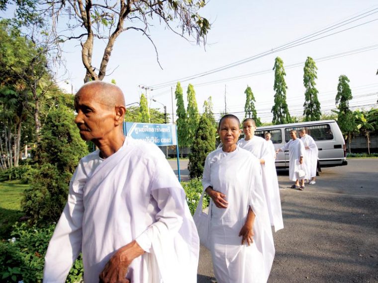 Thailand Kultur: Weibliche Persönlichkeiten Des Buddhismus destiné Feste Des Buddhismus