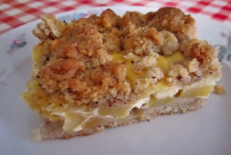 Apfel – Nuss – Streusel Mit Quarkcreme | Rezept concernant Kanadischer Apfel Streusel  Vegan