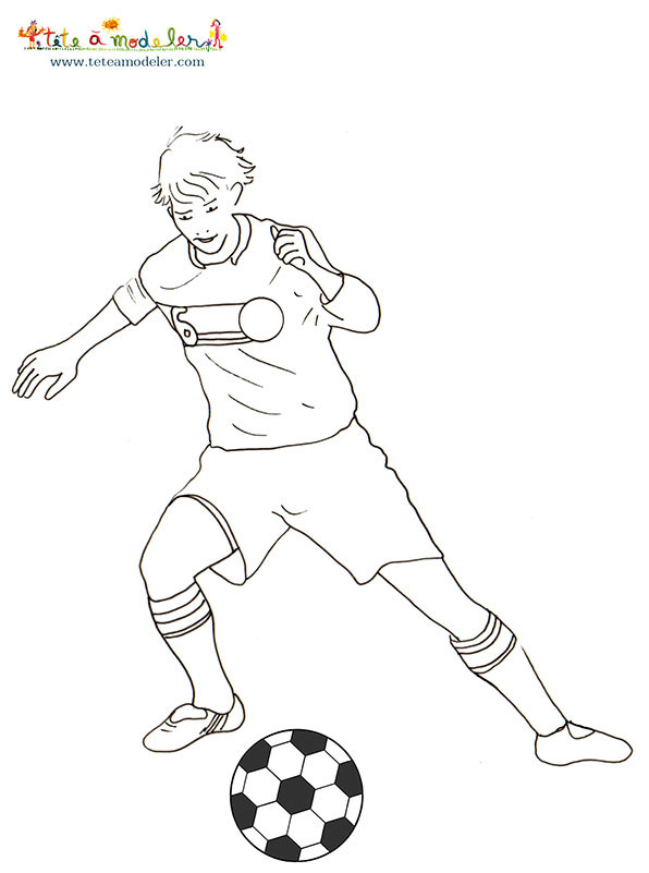 Coloriage Joueur Qui Contrôle Le Ballon Dessin Gratuit À avec Coloriage Equipe De Foot Greatestcoloringbook