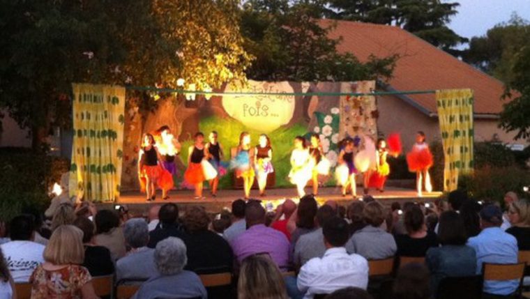 Les Enfants De Saint Joseph Ouvrent Le Coffre À Jouets encequiconcerne Jeux Enfants St Joseph