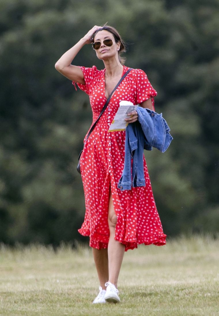 Melanie Sykes Looks Stunning In A Bright Red Summery Dress serapportantà Melaine Walsh Legs