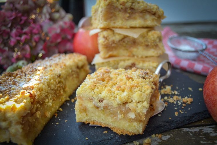 Omas Apfel Streuselkuchen Vom Blech | Rezept | Apfel encequiconcerne Apfel-Streuselkuchen Aus Hefeteig