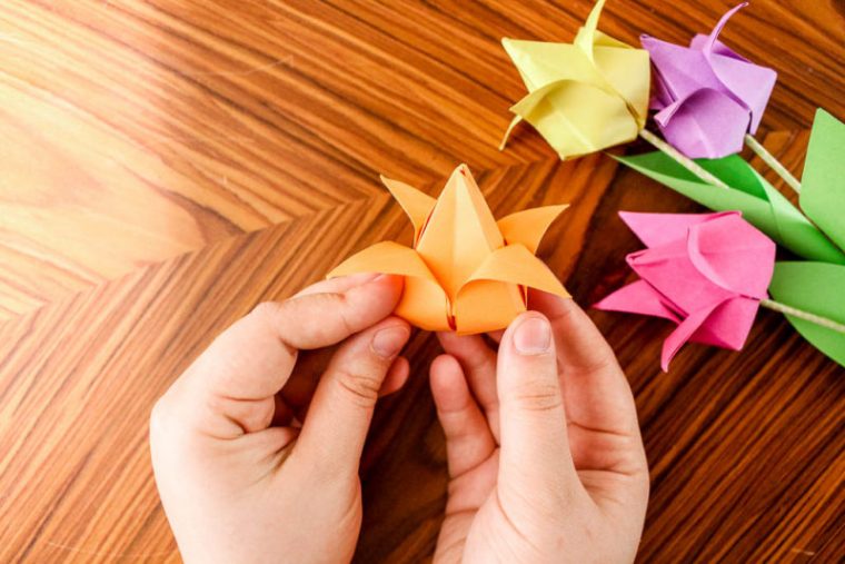 Origami Tulpen Aus Papier Falten – Diy-Anleitung Zum destiné Tulpen Aus Papier Basteln