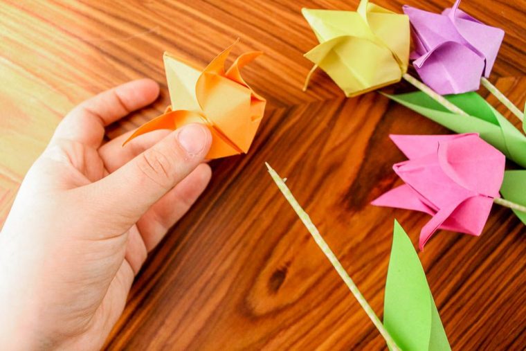 Origami Tulpen Aus Papier Falten – Diy-Anleitung Zum intérieur Tulpen Aus Papier Basteln