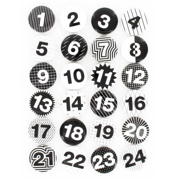 Pin'S – Chiffres Calendrier De L'Avent Noir & Blanc – Rico intérieur Android Coloriage Numero Noire Et Blanc