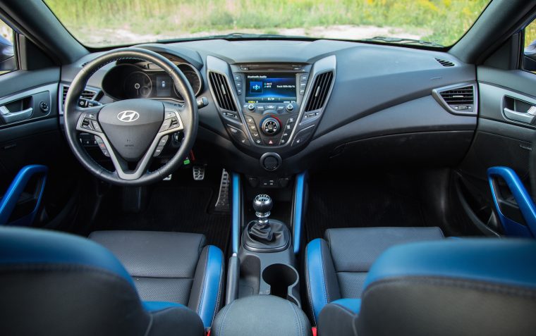 Review: 2016 Hyundai Veloster Turbo Rally Edition destiné Interieur Rally