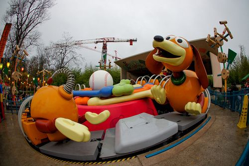 Slinky Dog Zigzag Spin | Disneyland, Disneyland Paris à Jeu Zigzag Disneyland Paris