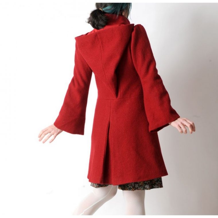 Manteau Femme D'Hiver À Capuche De Lutin En Laine Rouge encequiconcerne Dans Son Manteau Rouge Et Blanc