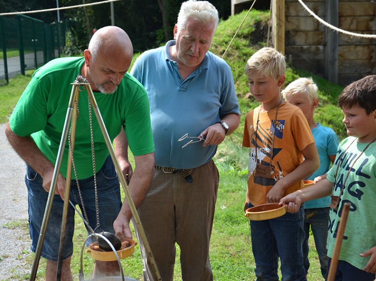 Wie Die Römer Exerzieren, Marschieren, Kochen Und Bauen – Bergkamener intérieur Roemer Bauen Acuqdukten