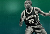 khris middleton crutches